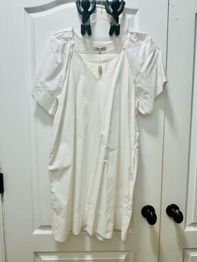 White V-Neck Short Sleeve Shift Dress